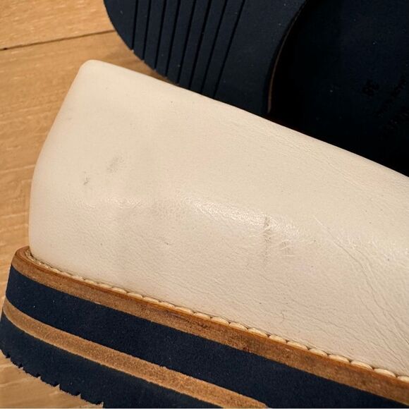 Ron White
Elizabeth Bow Water-Resistant Ballerina Flats - Picture 8 of 12